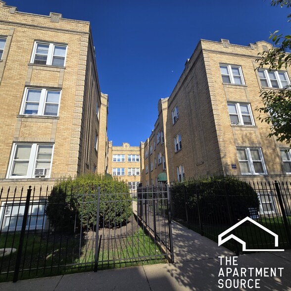 Building Photo - 4047 N Mozart St