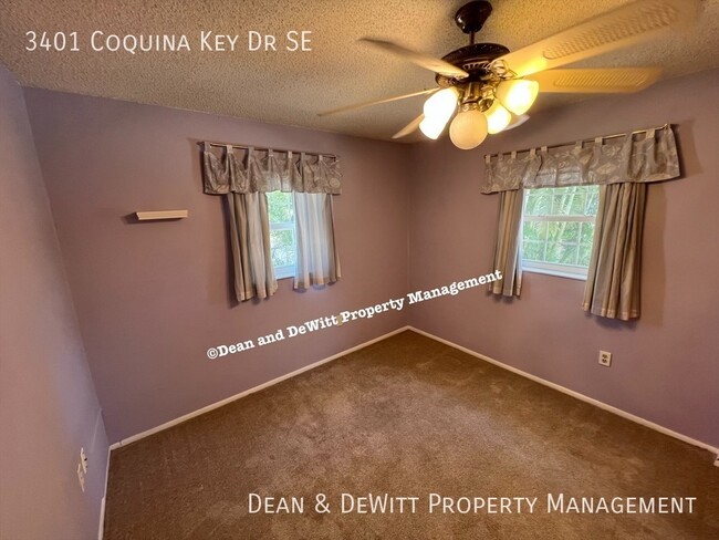 Building Photo - 3401 Coquina Key Dr SE
