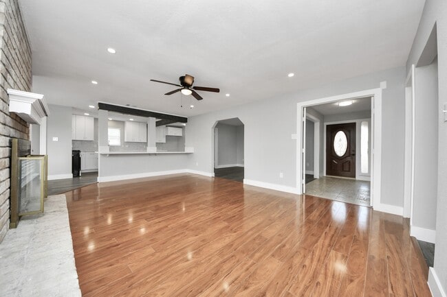 Building Photo - 15423 Ridingwood Dr