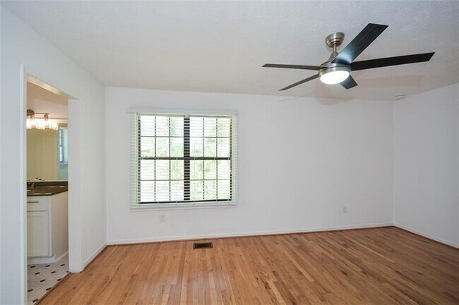 Building Photo - 160 Timber Creek Ln SW