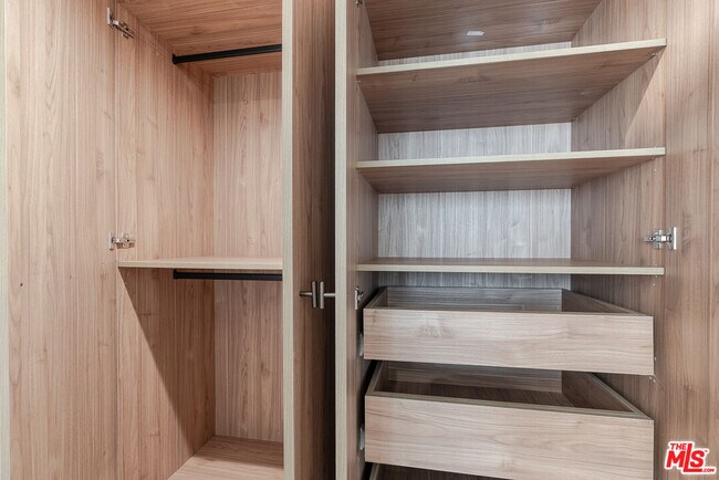 Building Photo - 12425 Texas Ave