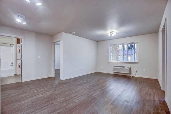 Building Photo - 245 SE 146th Ave