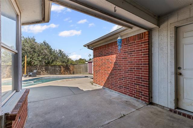 Building Photo - 4215 Bent Oaks Dr