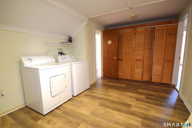 Building Photo - 1129 CT-169