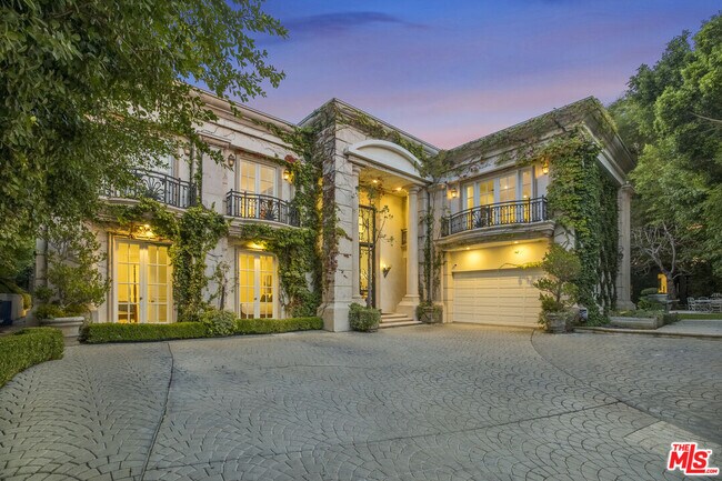 Building Photo - 9742 Wendover Dr