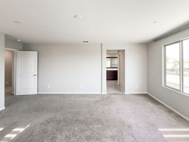 Building Photo - Beautiful 2 Story 5 Bedroom SOLAR Home + L...