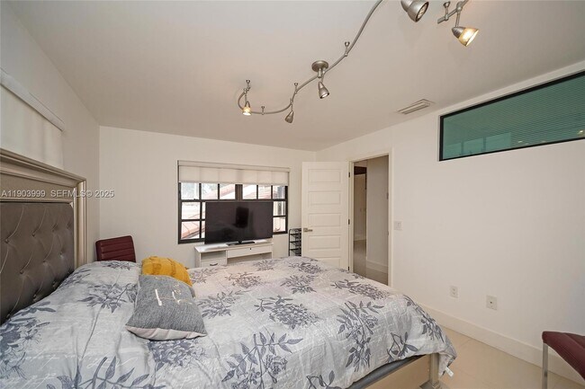 Building Photo - 9318 NW 50th Doral Cir S