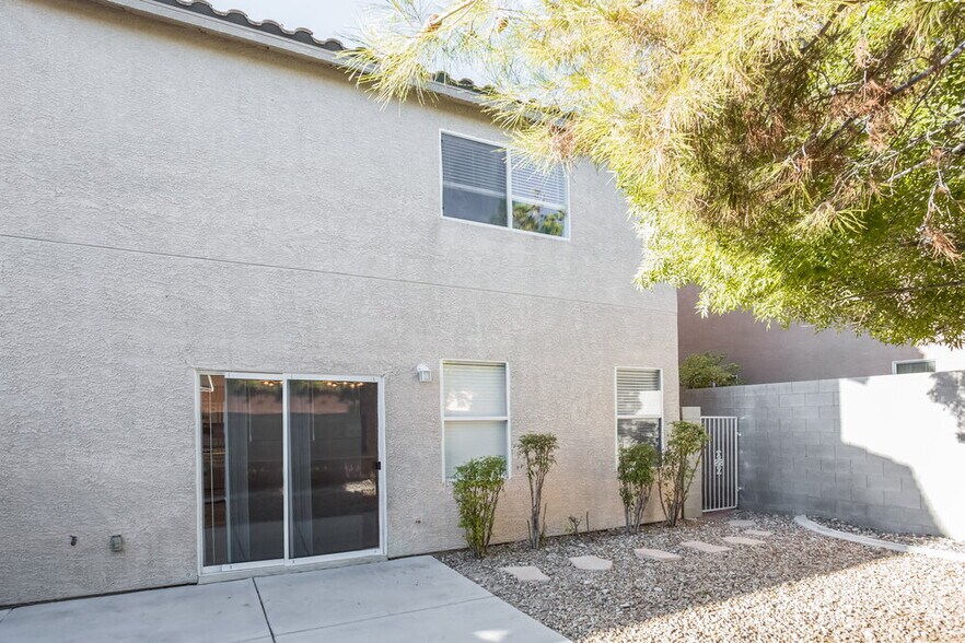 Building Photo - 9476 Plover Falls Ave