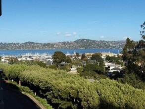 Building Photo - Newly Updated Condo with In-Unit Laundry a...