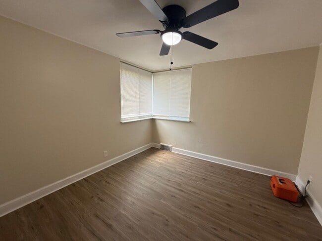 Building Photo - Renovated 3-Bedroom Home – We Welcome Sect...