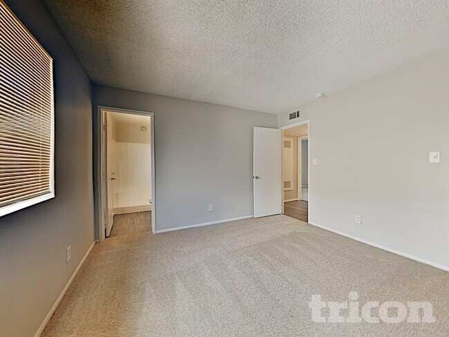 Building Photo - 3607 N 87th Ave