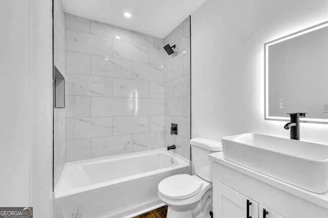 Building Photo - 388 Sargent Dr SE