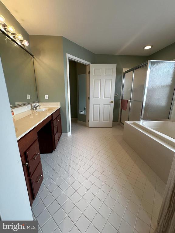 Building Photo - 147 Fringetree Dr