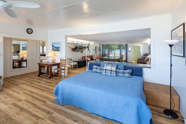 Building Photo - Casual Beach Front 3 Bedroom, 2 Bath Home ...