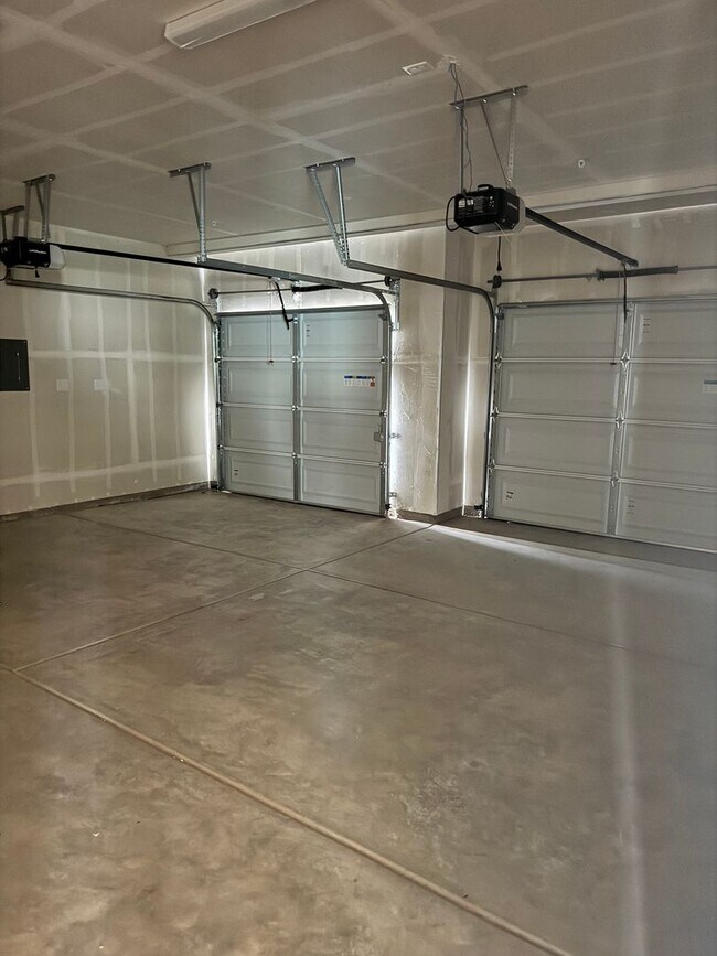 Building Photo - Single Family Home