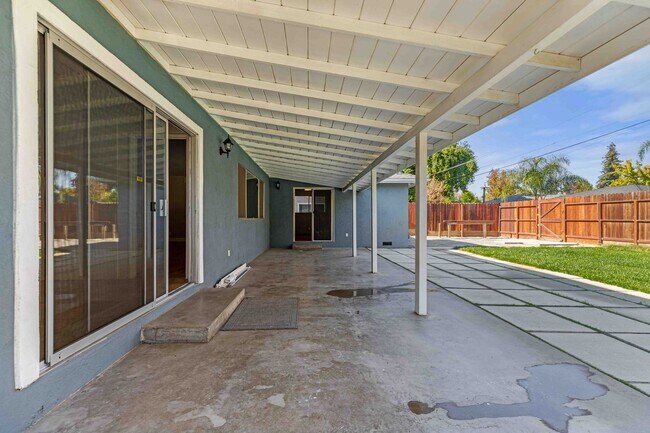 Building Photo - 2825 Westchester Ln