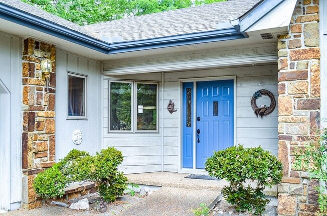 Building Photo - East Gate Area | Home | Unfurnished