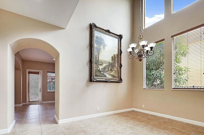 Building Photo - 748 Cresta Cir