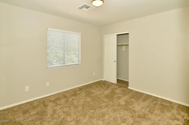 Building Photo - 506 E Townley Ave