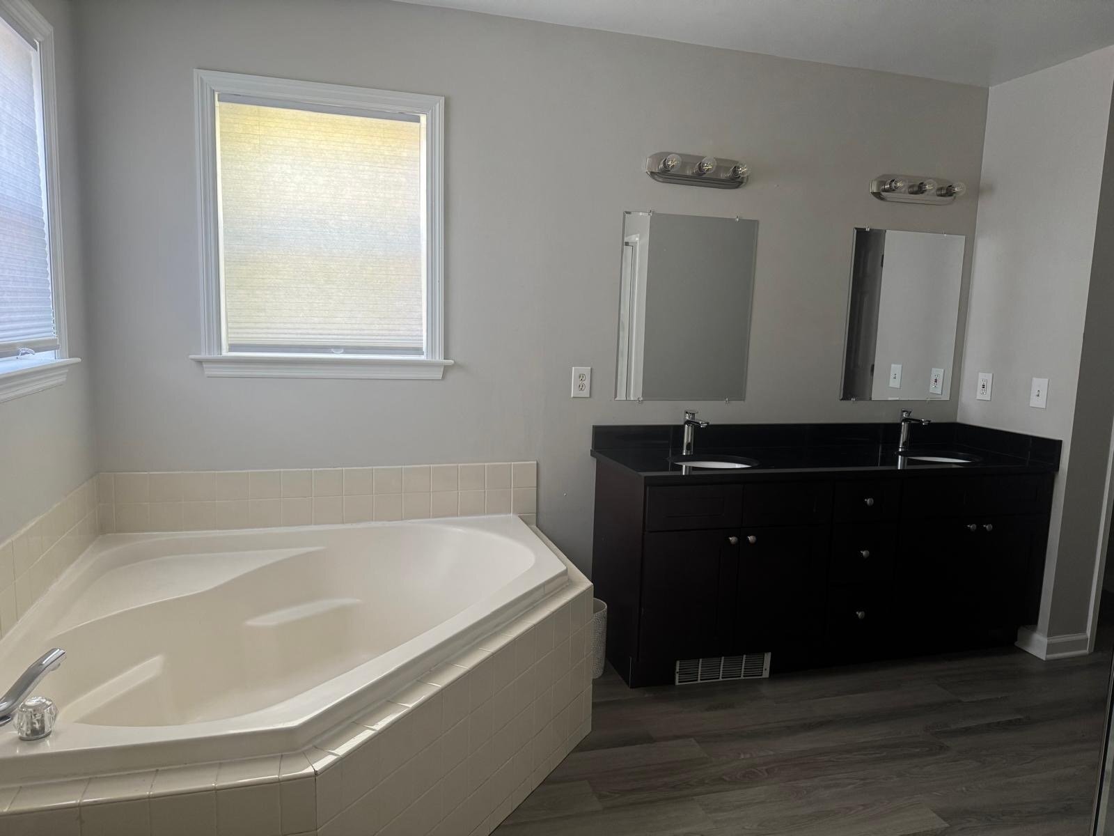 Building Photo - 32 Southwind Dr