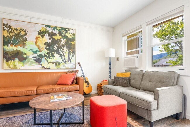 Building Photo - Charming 3BR House in Hunter