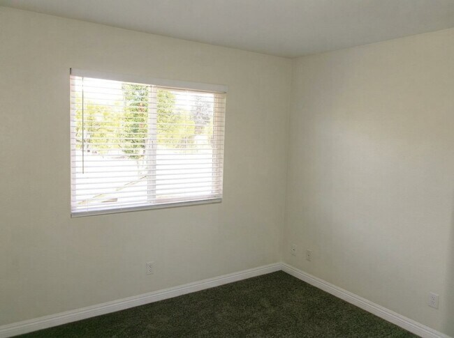 Building Photo - 1490 Naranca Ave