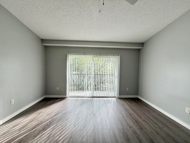 Building Photo - 1100 Crestwood Ct S