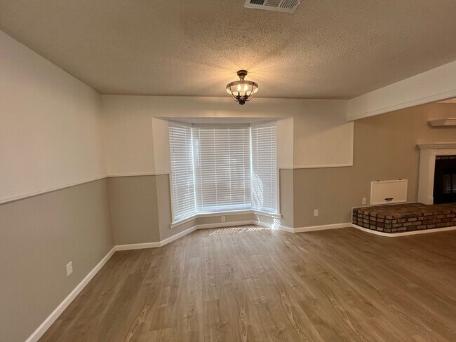 Building Photo - 9240-9250 Lockhart Rd