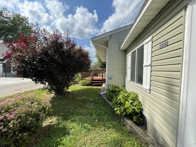 Building Photo - 3510 Lakeshore Dr