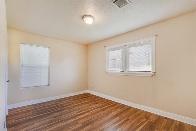 Building Photo - 10601 Murr Way