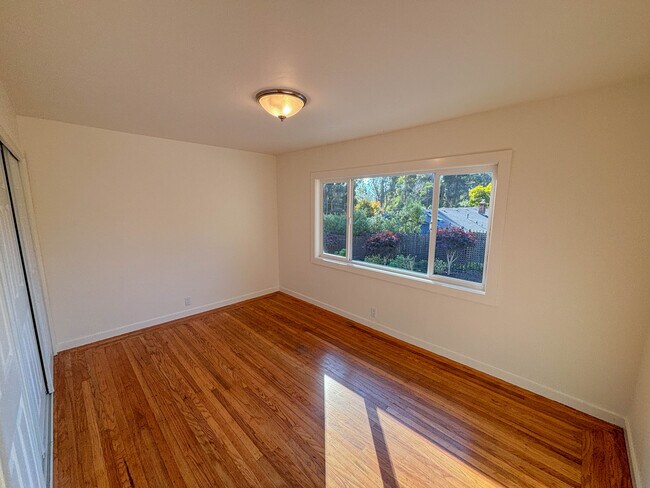 Building Photo - 381 Locust Ave