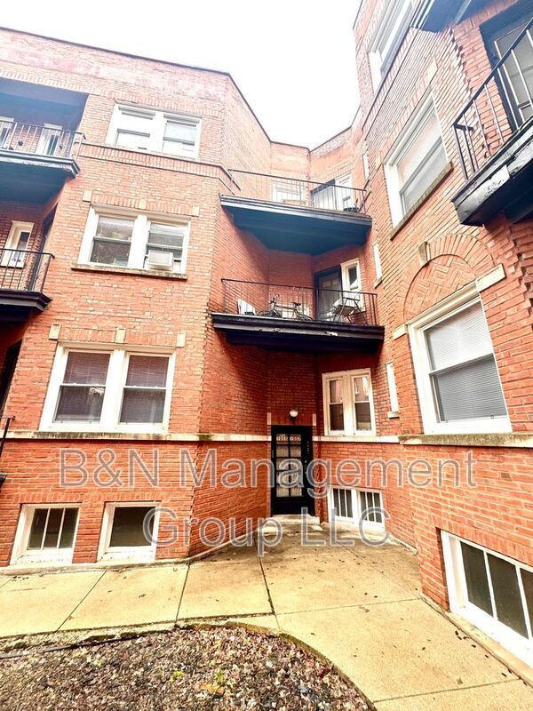 Building Photo - 1057 W Dakin St