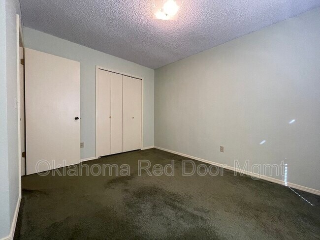 Building Photo - 1600 NE 5th St