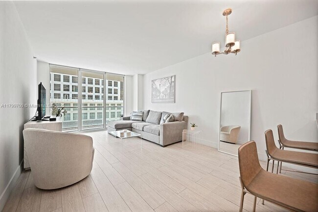 Building Photo - 500 Brickell Ave