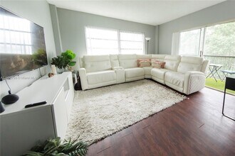 Building Photo - 4166 Inverrary Dr