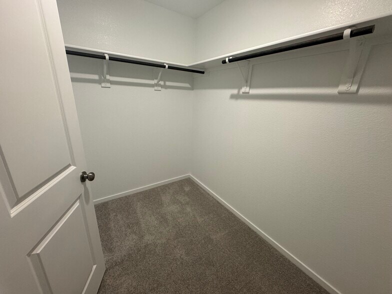 Master Closet - 14138 Lampard St