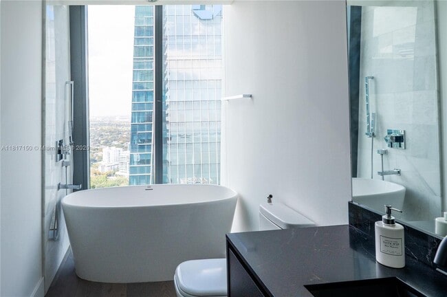 Building Photo - 1451 Brickell Ave