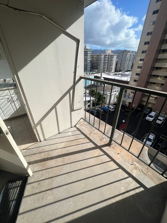 Building Photo - Renovated studio @ Pacific Grand $1400.00
