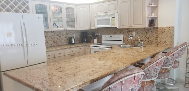 Building Photo - 3725 S Ocean Dr