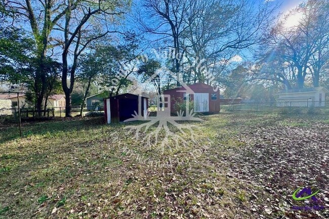 Building Photo - 305 Sparta St