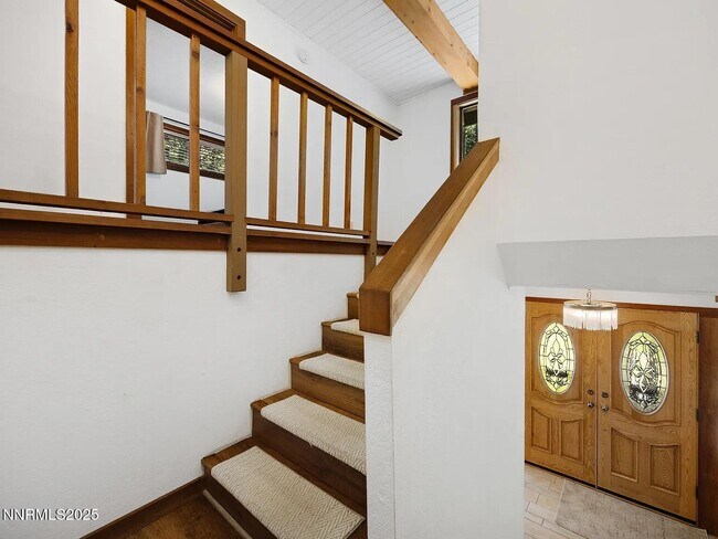 Building Photo - 445 Country Club Dr