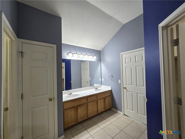 Building Photo - 3903 Bade Dr