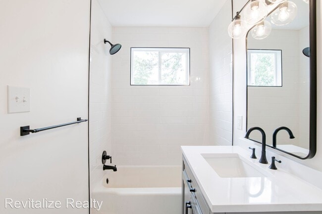 Building Photo - 3 br, 2 bath House - 65 Bishop Lane S