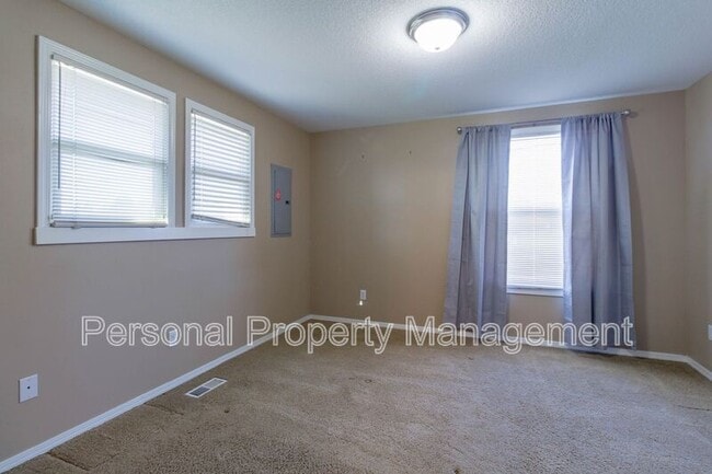 Building Photo - 5105 NE 78th St