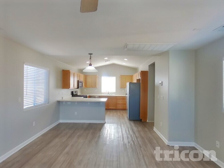 Building Photo - 3613 E Carisbrook Dr