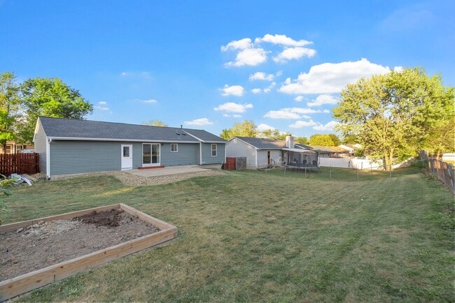 Building Photo - Luxury Remodeled 3Bed/2Bath w/ Finished Ba...