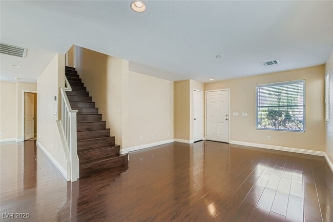 Building Photo - 5986 Ambleshire Ave