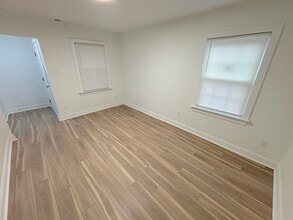 Building Photo - 102 Cushing St