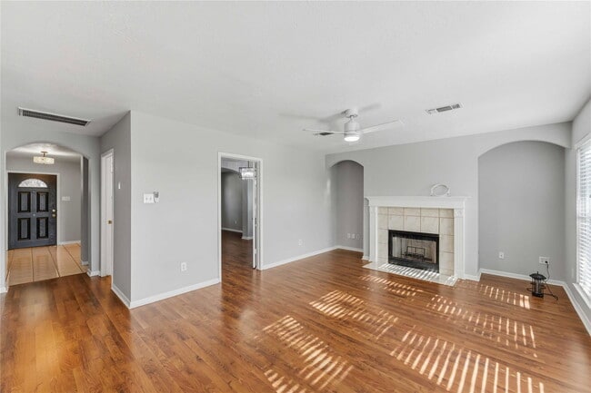 Building Photo - Glenwood Drive, Pearland, TX 77584 - 4 BR 2.5 BA single-family home