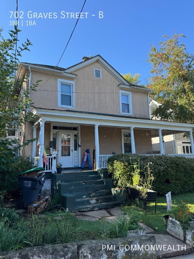 Building Photo - 702 Graves St